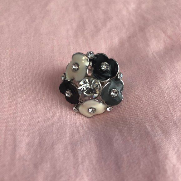 Free with $20 Purchase! Aldo Statement Ring - Picture 2 of 4